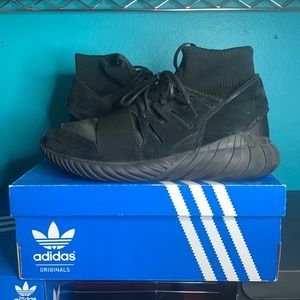 ADIDAS TUBULAR DOOM TRIPLE BLACK